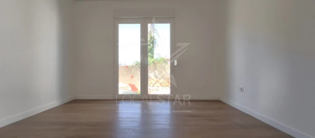 Moradia T1 para Venda em Nossa Senhora do Pópulo, Coto e São Gregório