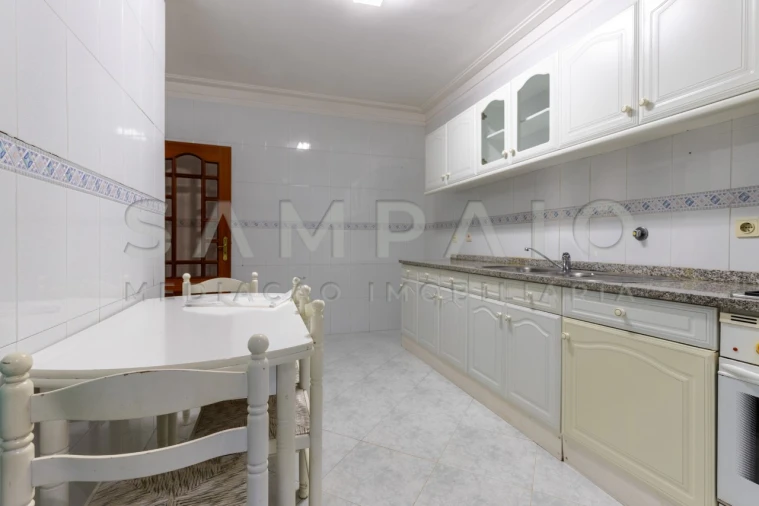 Apartamento T1 para Venda em Fânzeres e São Pedro da Cova Foto 4