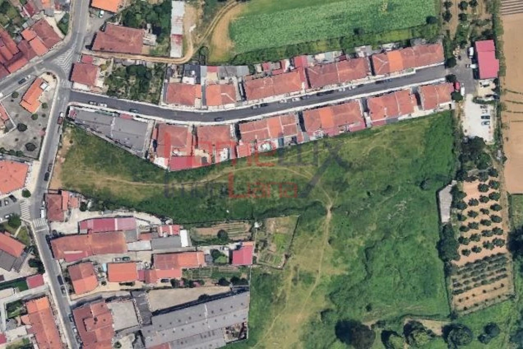 Terreno para Venda em Fânzeres e São Pedro da Cova Foto 1