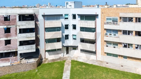 Apartamento T4 para Venda em Póvoa de Varzim, Beiriz e Argivai