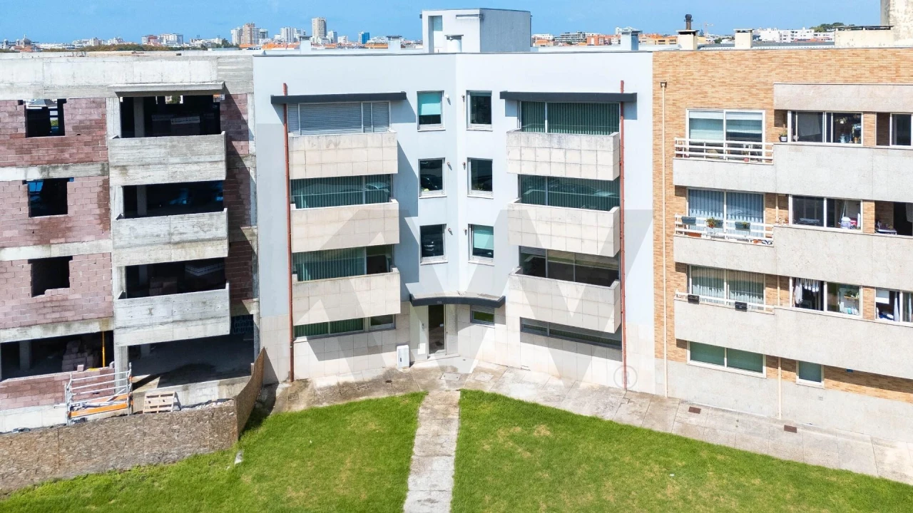 Apartamento T4 para Venda em Póvoa de Varzim, Beiriz e Argivai Foto 1