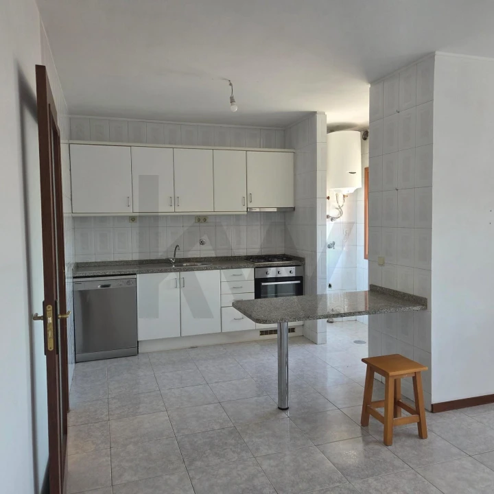 Apartamento T2 para Arrendamento em Rio Tinto Foto 2