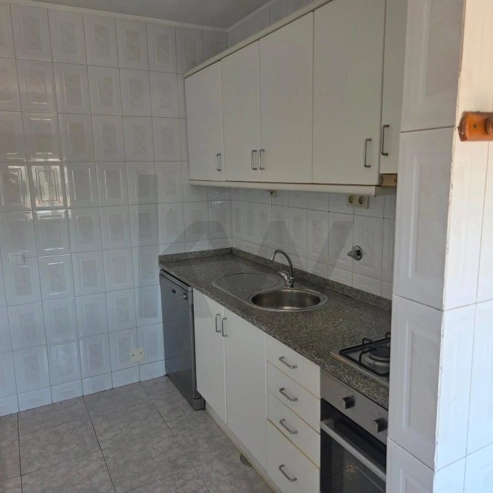 Apartamento T2 para Arrendamento em Rio Tinto Foto 1