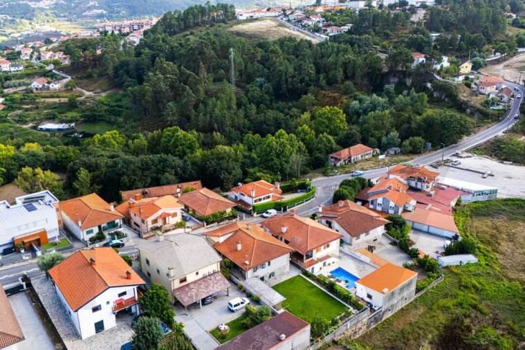 Moradia T3 para Venda em Fregim Foto 3