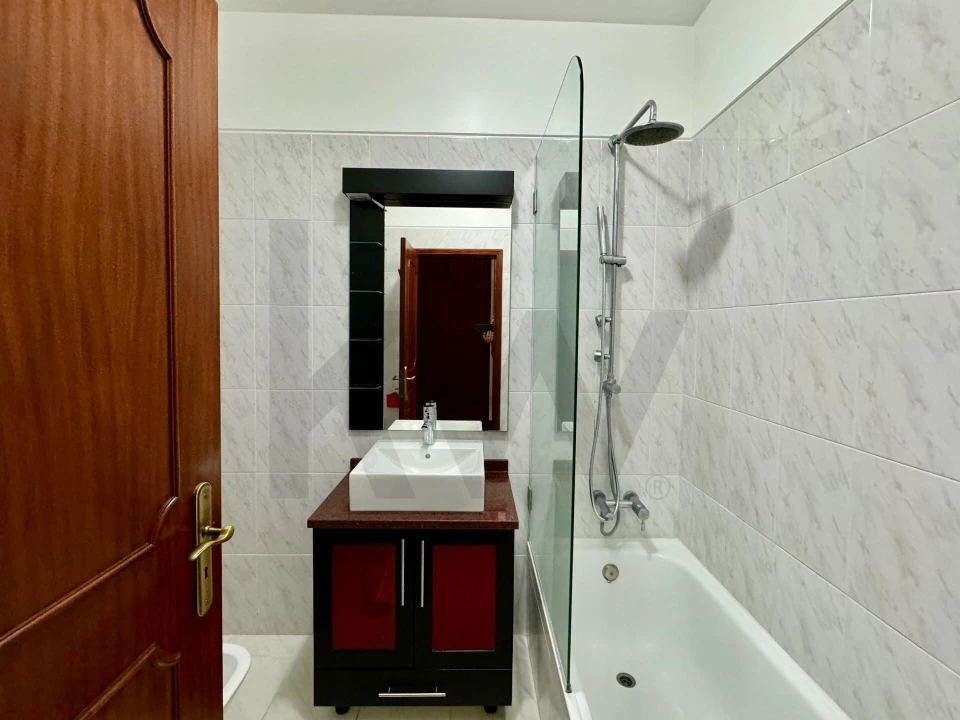 Apartamento T3 para Arrendamento em São Martinho Foto 14