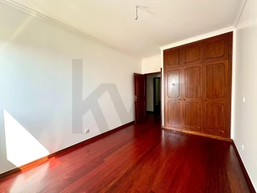 Apartamento T3 para Arrendamento em São Martinho