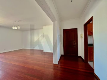 Apartamento T3 para Arrendamento em São Martinho
