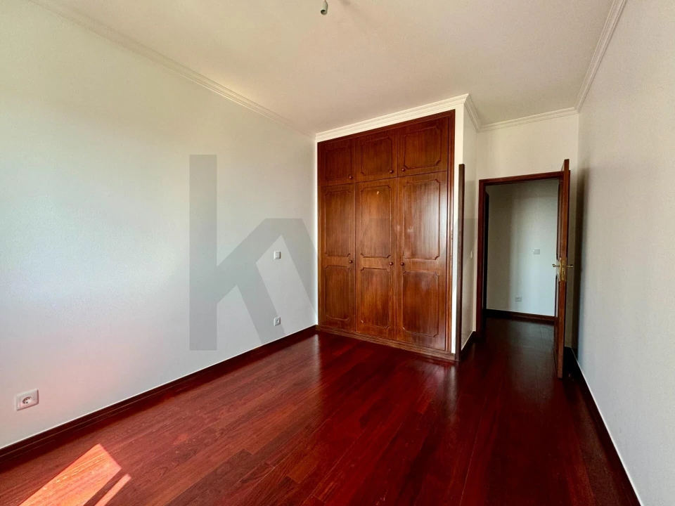 Apartamento T3 para Arrendamento em São Martinho Foto 12