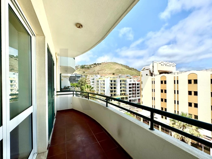 Apartamento T3 para Arrendamento em São Martinho Foto 4