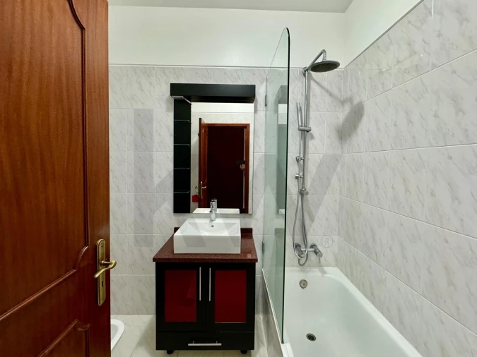 Apartamento T3 para Arrendamento em São Martinho Foto 14