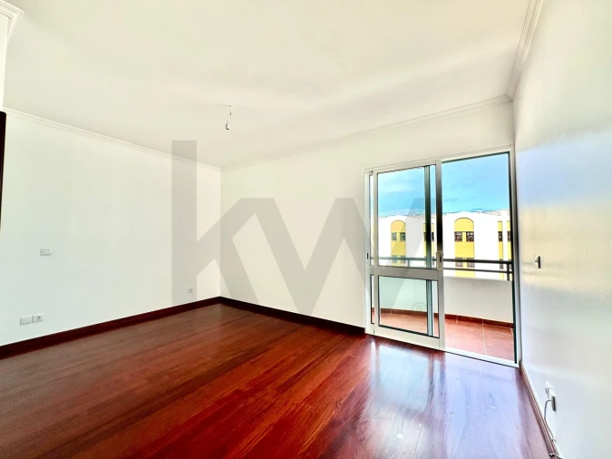 Apartamento T3 para Arrendamento em São Martinho Foto 5