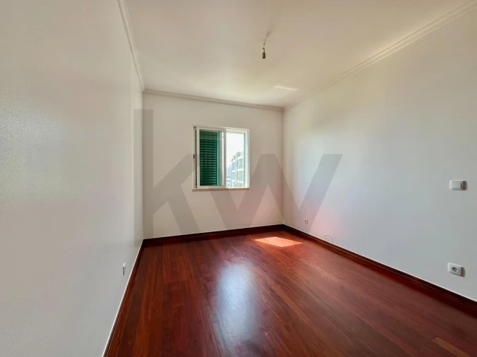 Apartamento T3 para Arrendamento em São Martinho Foto 9