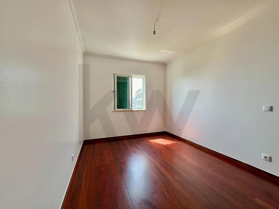 Apartamento T3 para Arrendamento em São Martinho Foto 9