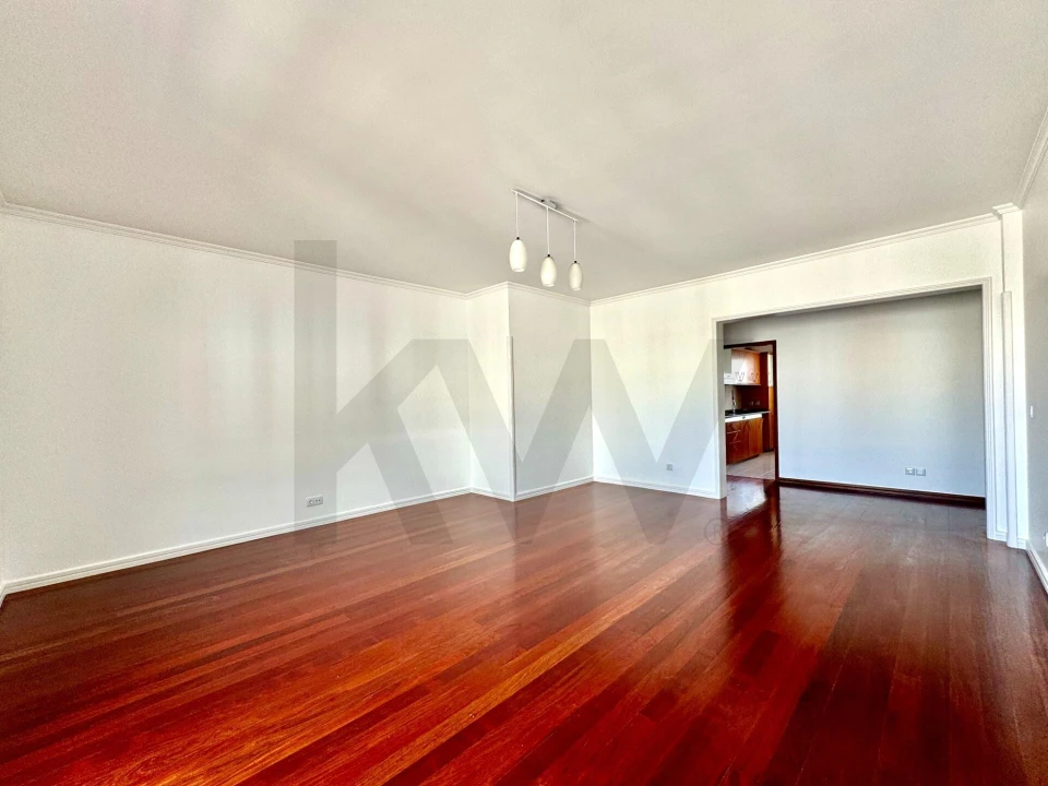 Apartamento T3 para Arrendamento em São Martinho Foto 8