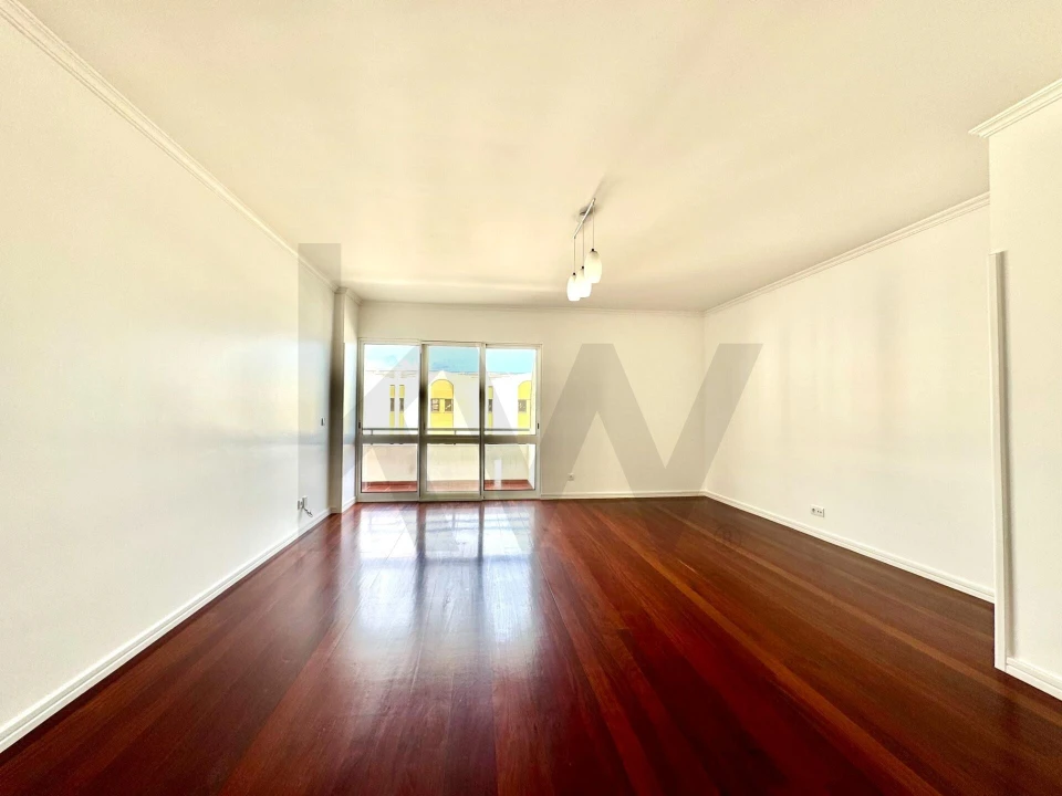 Apartamento T3 para Arrendamento em São Martinho Foto 7