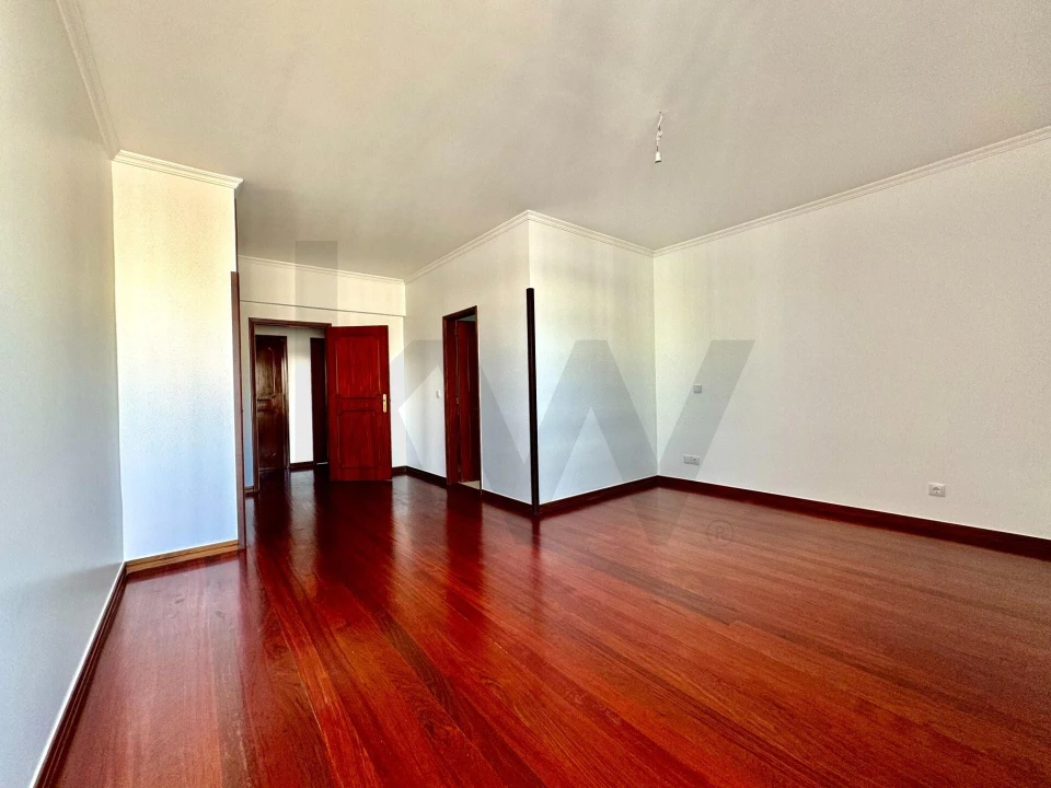 Apartamento T3 para Arrendamento em São Martinho Foto 6