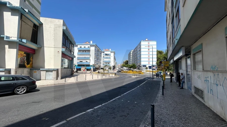 Loja para Arrendamento em Odivelas Foto 13