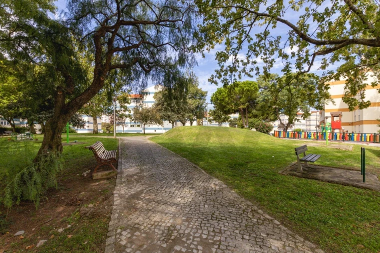 Apartamento T2 para Venda em São Domingos de Rana Foto 17