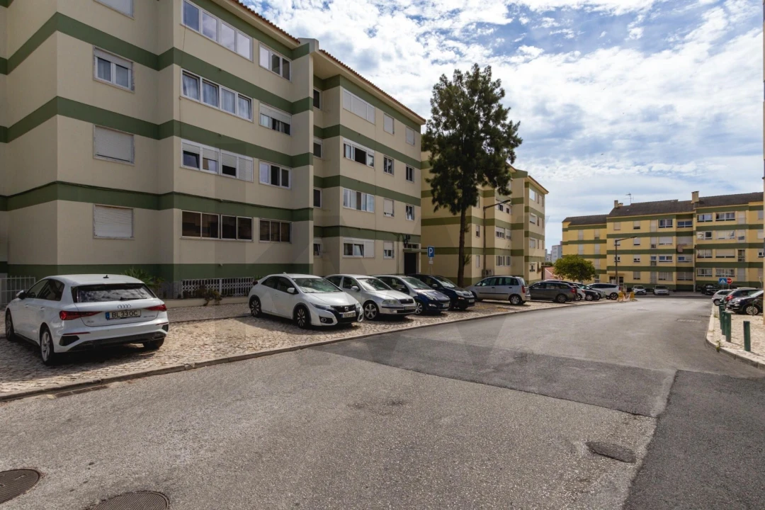 Apartamento T2 para Venda em São Domingos de Rana Foto 1