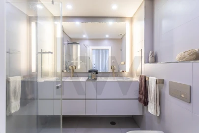 Apartamento T4 para Venda em Oeiras e São Julião da Barra, Paço de Arcos e Caxias