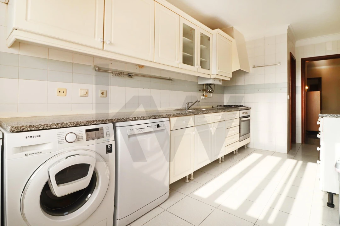 Apartamento T3 para Arrendamento em São Domingos de Rana Foto 12