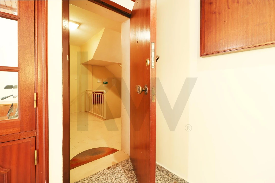 Apartamento T3 para Arrendamento em São Domingos de Rana Foto 33