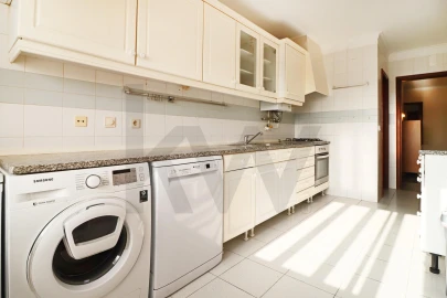 Apartamento T3 para Arrendamento em São Domingos de Rana
