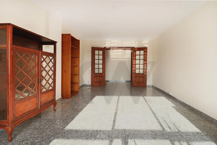 Apartamento T3 para Arrendamento em São Domingos de Rana Foto 3