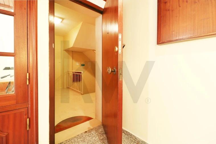 Apartamento T3 para Arrendamento em São Domingos de Rana Foto 33