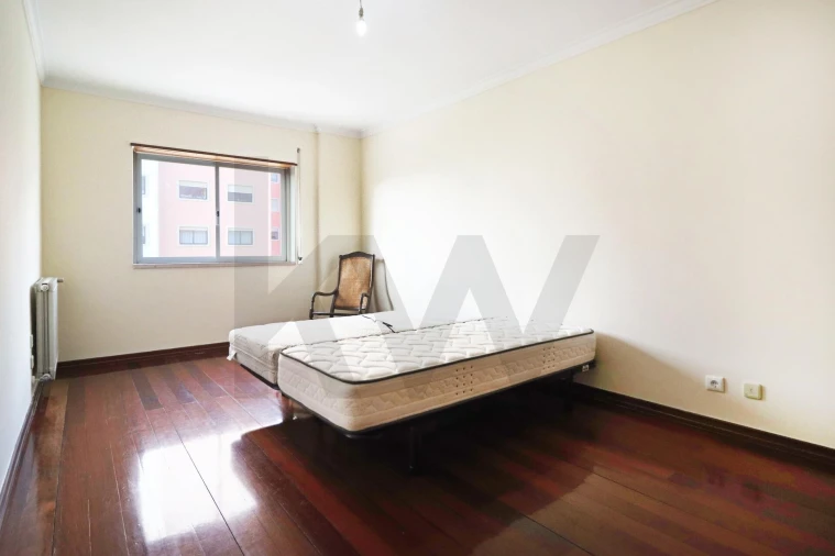Apartamento T3 para Arrendamento em São Domingos de Rana Foto 16