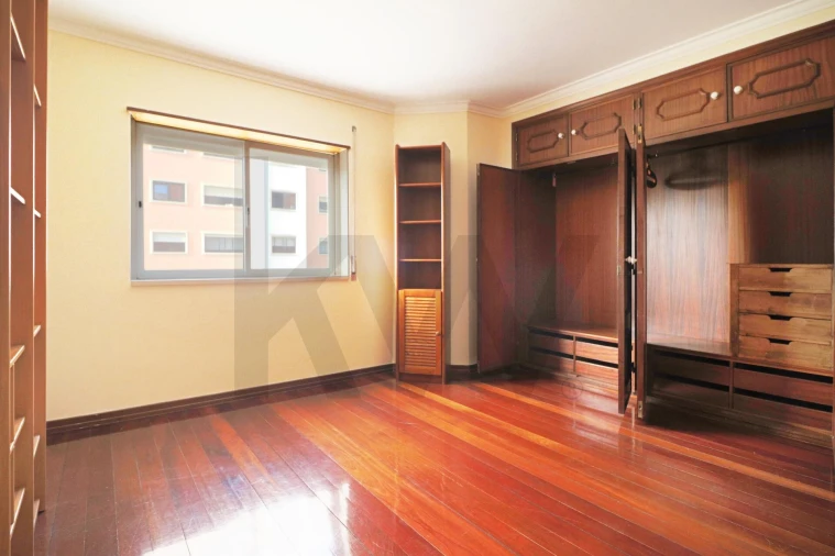 Apartamento T3 para Arrendamento em São Domingos de Rana Foto 28