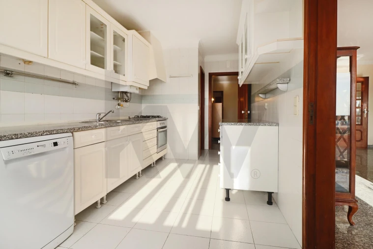 Apartamento T3 para Arrendamento em São Domingos de Rana Foto 8