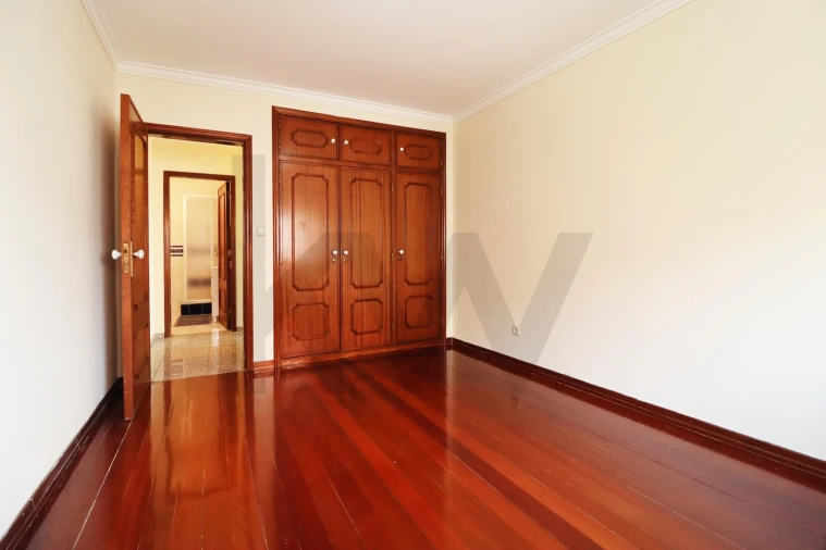 Apartamento T3 para Arrendamento em São Domingos de Rana Foto 21