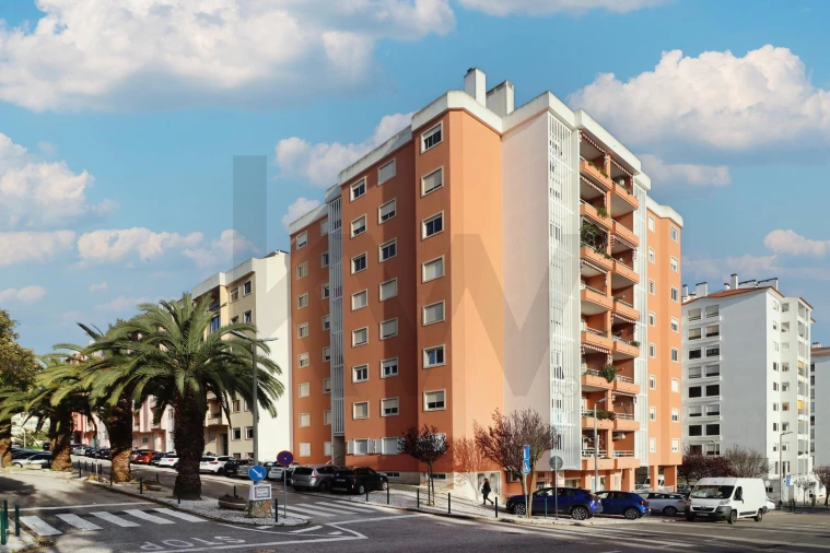 Apartamento T3 para Arrendamento em São Domingos de Rana Foto 37