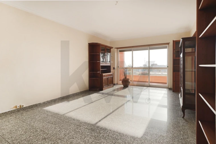 Apartamento T3 para Arrendamento em São Domingos de Rana Foto 4