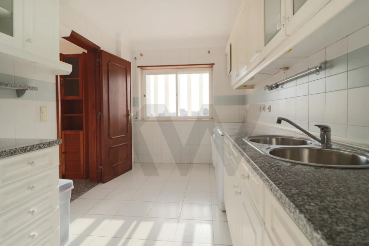Apartamento T3 para Arrendamento em São Domingos de Rana Foto 7