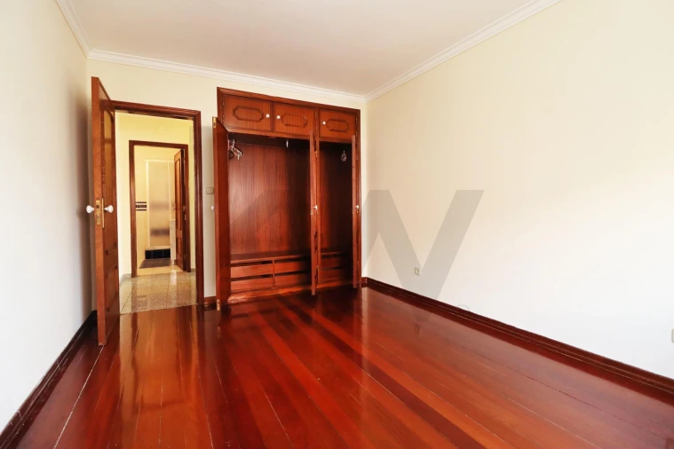 Apartamento T3 para Arrendamento em São Domingos de Rana Foto 22