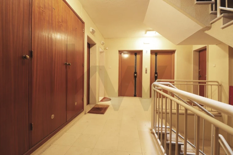 Apartamento T3 para Arrendamento em São Domingos de Rana Foto 38