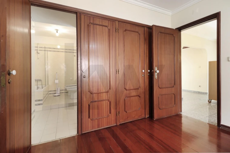Apartamento T3 para Arrendamento em São Domingos de Rana Foto 15