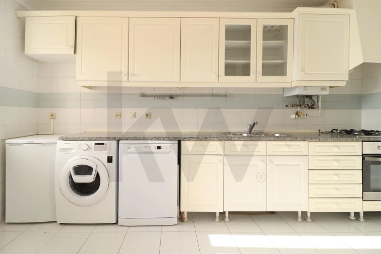 Apartamento T3 para Arrendamento em São Domingos de Rana Foto 9