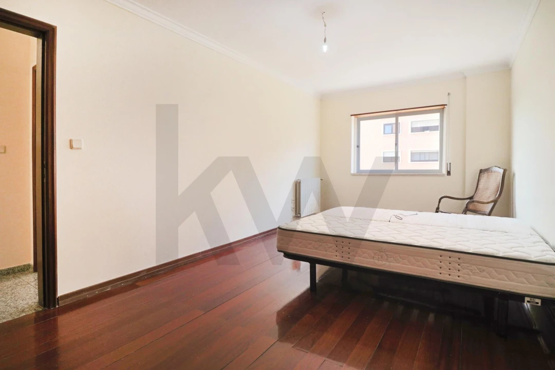 Apartamento T3 para Arrendamento em São Domingos de Rana Foto 17