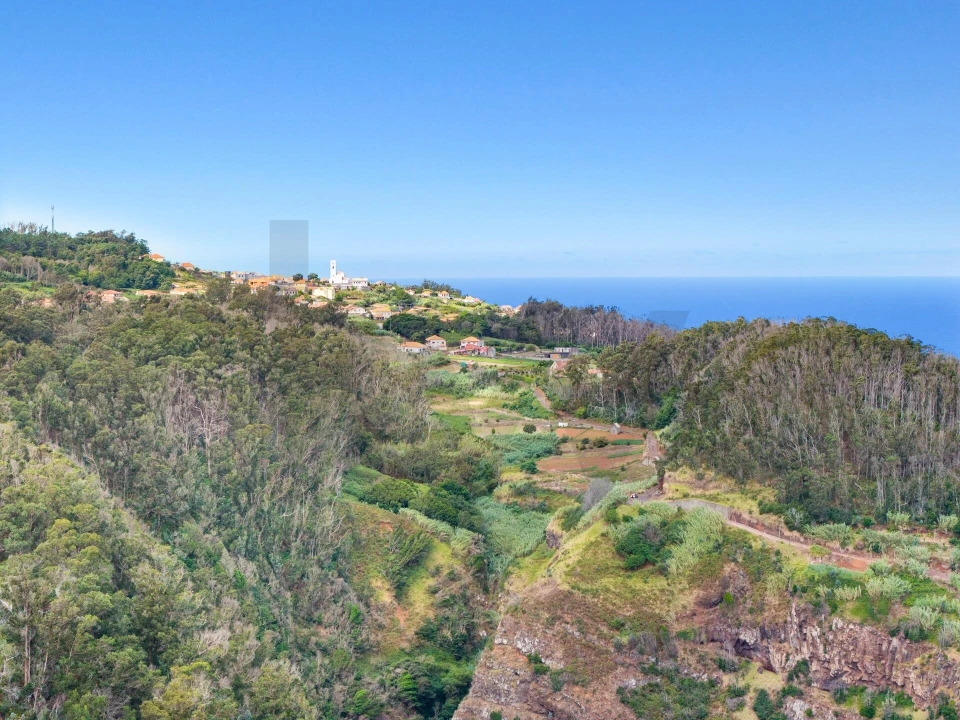 Terreno para Venda em Porto Moniz Foto 17