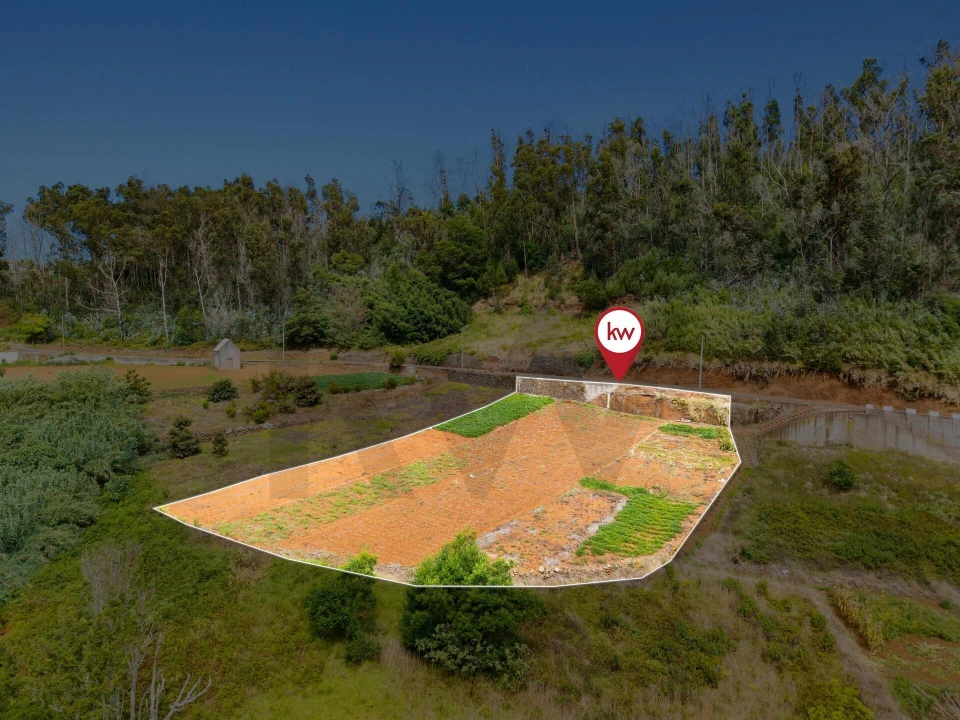 Terreno para Venda em Porto Moniz Foto 11