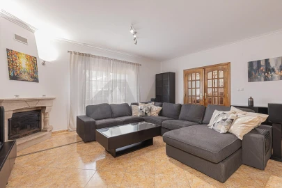 Moradia T5 para Venda em Odivelas
