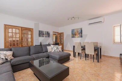 Moradia T5 para Venda em Odivelas
