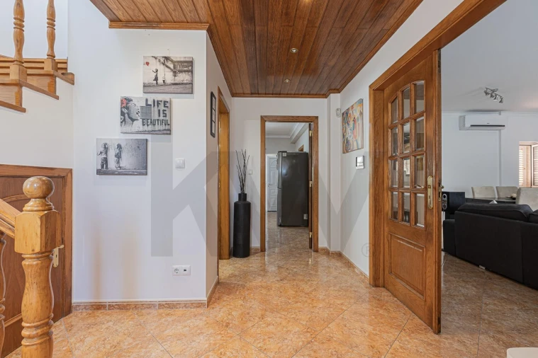 Moradia T5 para Venda em Odivelas Foto 3