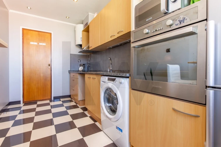 Apartamento T2 para Venda em Alfragide Foto 9