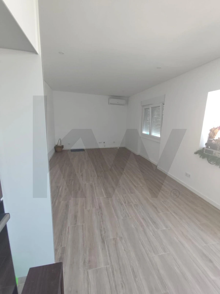 Apartamento T2 para Venda em Amora Foto 4