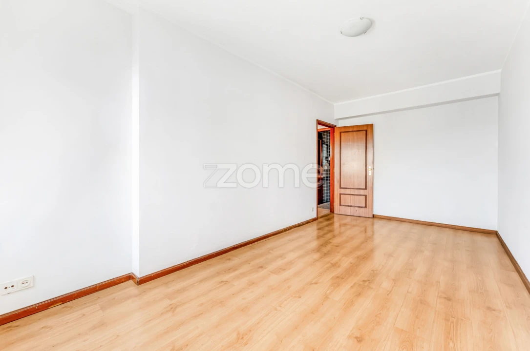 Apartamento T1 para Venda em Mafamude e Vilar do Paraíso Foto 1