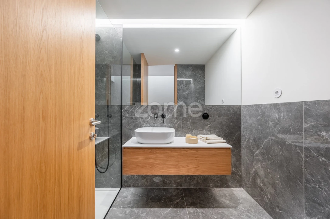 Apartamento T3 para Venda em Cedofeita, Santo Ildefonso, Sé, Miragaia, São Nicolau e Vitória Foto 24